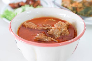 Domuz güveci, haşlanmış domuz eti ya da taze jambon ya da domuz güveci.