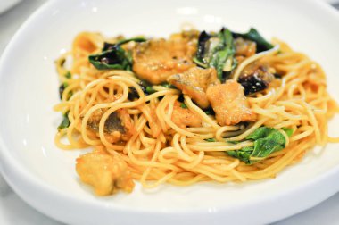 Balık makarna ya da balık spagetti, makarna ya da baharatlı makarna.