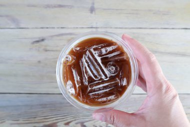 Americano kahvesi ya da soğuk americano, soğuk bira.