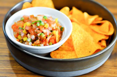 Nachos, Nachos Cheese veya Meksika çerezleri domates ve tatlı biber salatası