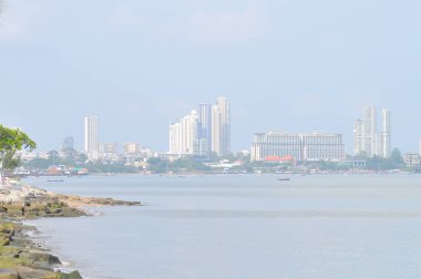 plaj, deniz ve bina veya deniz ve şehir arkaplanı veya pattaya, Tayland