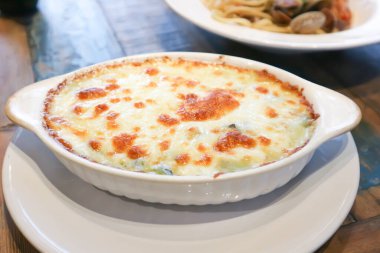 Fırında ıspanak ya da peynirli ıspanak.