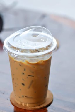 Buzlu kahve, buzlu latte kahve ya da buzlu kapuçino kahve ya da buzlu mocha kahve.