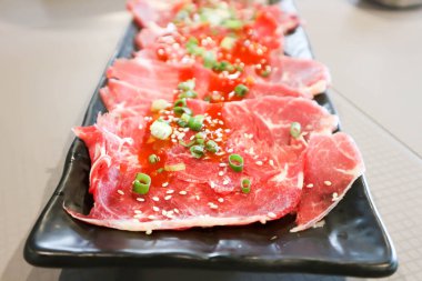 Çiğ et, dilimlenmiş sığır eti veya ızgara veya aşçı için sığır eti