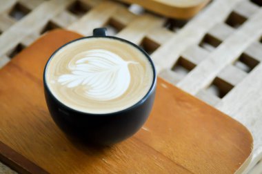 Badem kruvasan veya kruvasan, Fransız kruvasanı.