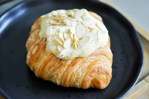 Croissant Almendras Croissant Croissant Francés Para Servir — Foto de Stock