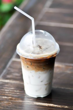 Buzlu kahve, buzlu latte kahve ya da plastik bardakta buzlu kapuçino kahve.