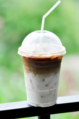 Buzlu kahve, buzlu latte kahve ya da plastik bardakta buzlu kapuçino kahve.