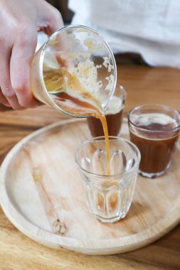 limon çayı, bal çayı, şeftali çayı veya mango çayı veya meyve çayı veya servis için çay