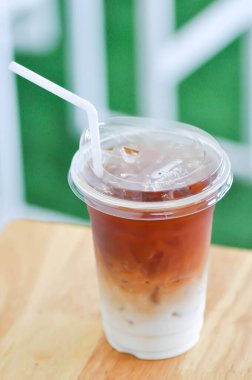 Buzlu kahve, buzlu latte kahve ya da buzlu kapuçino kahve ya da buzlu mocha kahve.