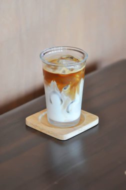 Kahve, buzlu kahve ya da buzlu latte kahve ya da buzlu kahve.