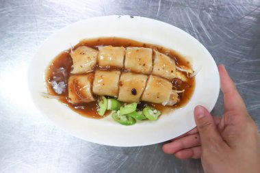 Sebzeli dürüm veya erişte rulo veya pirinç eriştesi veya Vietnam dürümü veya Çin dürümü.