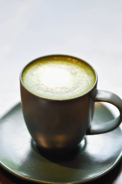 yeşil çay ya da kiraz yeşil çay, matcha yeşil çay latte