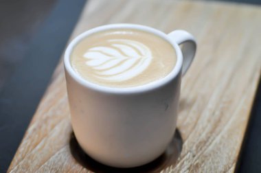 sıcak kahve, cappuccino kahve ya da latte kahve ya da sade beyaz ya da macha kahve