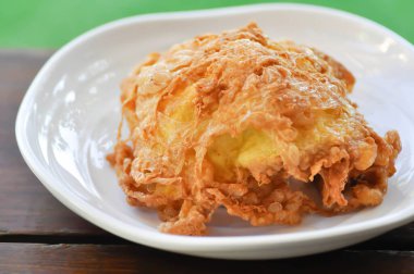 Omlet, omlet ya da kızarmış yumurta ve pilav.