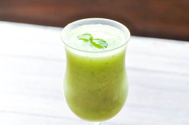 meyve suyu veya elma suyu, elma püresi veya meyve püresi veya yeşil elma püresi veya sebze püresi