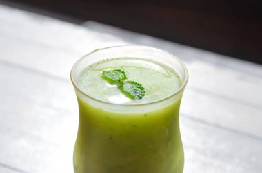 meyve suyu veya elma suyu, elma püresi veya meyve püresi veya yeşil elma püresi veya sebze püresi