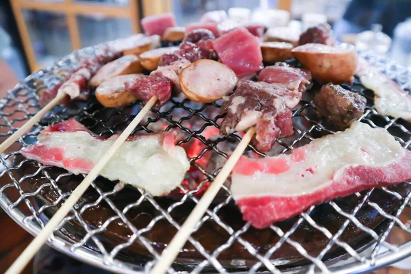 Izgarada ya da ızgarada ya da kızartma makinesinde ızgara biftek.