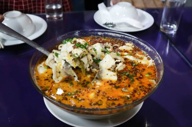 balık ve mantar çorbası, balık çorbası veya baharatlı çorba veya baharatlı balık çorbası veya sebzeli levrek çorbası.