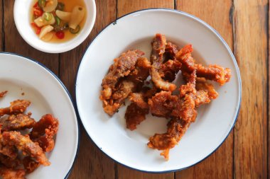 kızartılmış domuz eti, domuz eti ya da domuz kızartması.