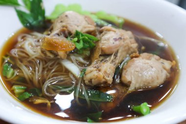 Çin eriştesi, tavuklu erişte, erişte.