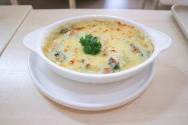 Fırında ıspanak ya da peynirli ıspanak.