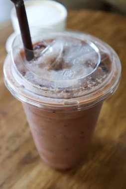 Kakao veya buzlu çikolata, servis için buzlu kakao.