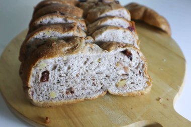 tepside yaban mersinli ekmek ya da yaban mersinli ekmek