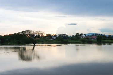 gün batımı ya da gün doğumu, dağ ve gökyüzü arkaplanı
