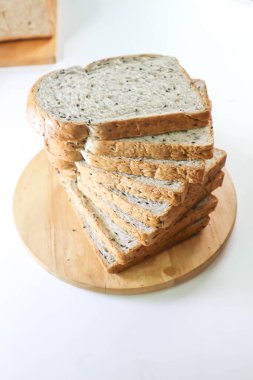 tam buğday susamlı ekmek ya da tam buğday ekmeği siyah susamlı, tam buğday ekmeği ya da dilimlenmiş ekmek