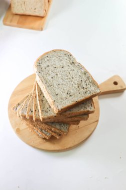 tam buğday susamlı ekmek ya da tam buğday ekmeği siyah susamlı, tam buğday ekmeği ya da dilimlenmiş ekmek