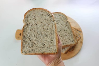 tam buğday susamlı ekmek ya da tam buğday ekmeği siyah susamlı, tam buğday ekmeği ya da dilimlenmiş ekmek