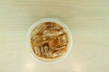 Kahve, buzlu kahve ya da içmek için buzlu kahve.