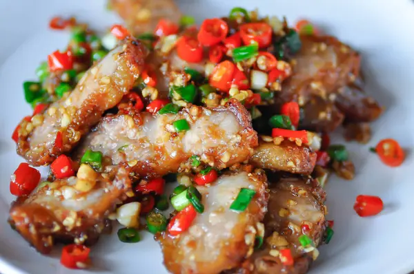 Kızarmış domuz ya da domuz kızartması, domuz kızartması ya da domuz eti ya da baharatlı domuz eti.