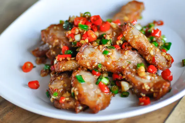 Kızarmış domuz ya da domuz kızartması, domuz kızartması ya da domuz eti ya da baharatlı domuz eti.