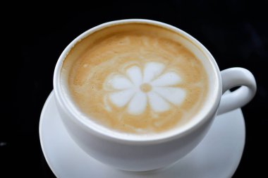 Sıcak kahve, cappuccino kahve, latte kahve ya da sade beyaz kahve.