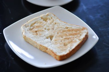 tost ya da ekmek, dilimlenmiş ekmek ya da ekmek