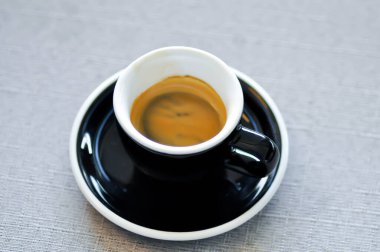Kahve, americano ya da sıcak americano kahvesi.