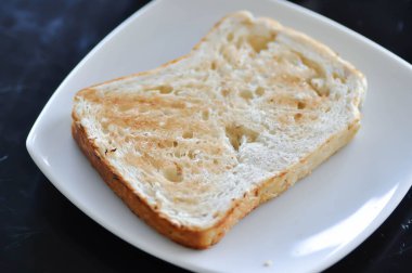 Tost veya ekmek, servis için dilimlenmiş ekmek.