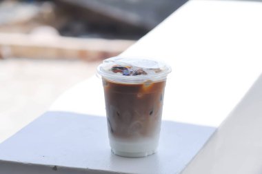 Buzlu kahve, buzlu latte kahve ya da plastik bardakta buzlu kapuçino kahve.