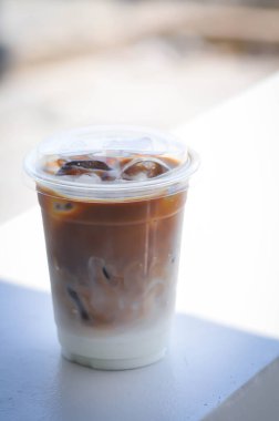 Buzlu kahve, buzlu latte kahve ya da plastik bardakta buzlu kapuçino kahve.