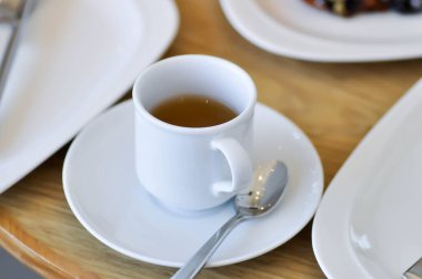 Sıcak çay, çay fincanı ve fırın