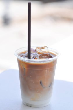 Buzlu kahve, buzlu latte kahve ya da plastik bardakta buzlu kapuçino kahve.