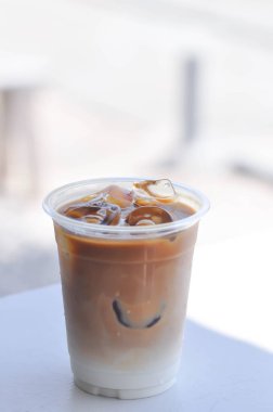 Buzlu kahve, buzlu latte kahve ya da plastik bardakta buzlu kapuçino kahve.