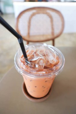 Buzlu çay, sütlü çay ya da masada Thai çayı