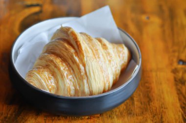 Kruvasan, Fransız kruvasanı ya da Fransız ekmeği ya da kruvasan çöreği.