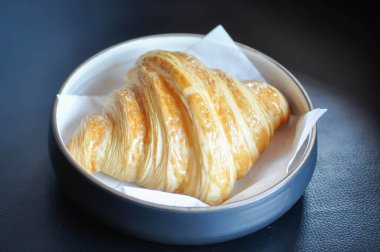Kruvasan, Fransız kruvasanı ya da Fransız ekmeği ya da kruvasan çöreği.