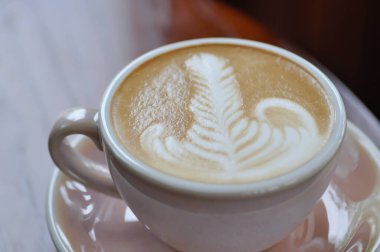 sıcak kahve, cappuccino kahve ya da latte kahve ya da sade beyaz ya da mocha kahve.