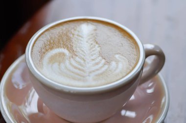 sıcak kahve, cappuccino kahve ya da latte kahve ya da sade beyaz ya da mocha kahve.