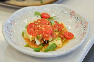 Yumurta salatası veya Japon omleti, Japon omleti veya tamagoyaki salatası veya servis için baharatlı salata.